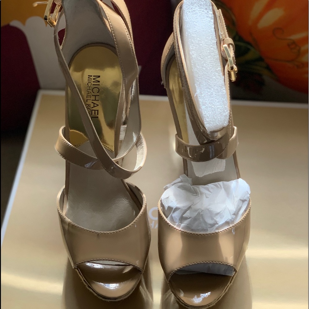 Shoe